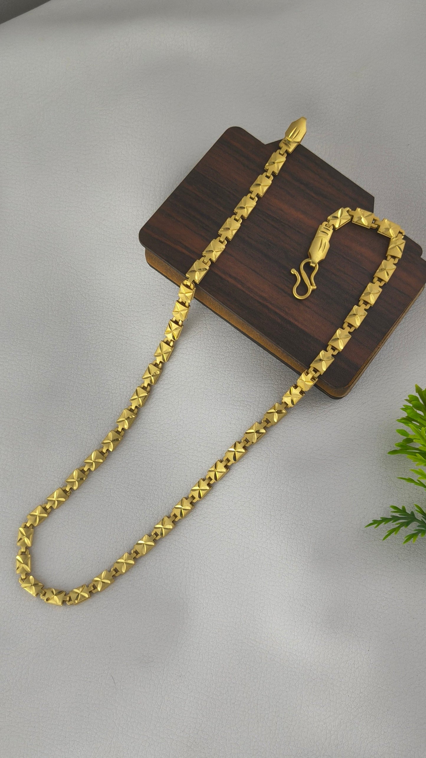 Premium Quality Nawabi Biscuits Chain High Gold Plated.