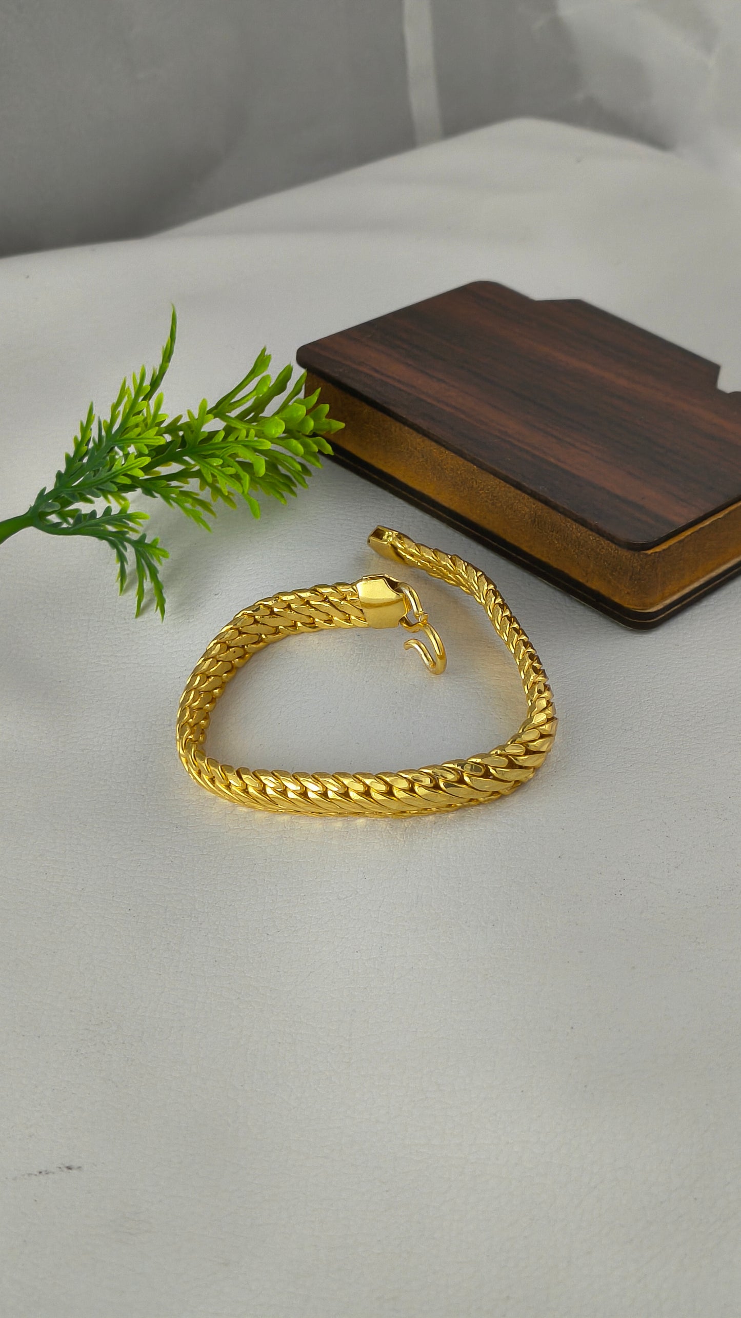 High Gold Plated Partywear Gold plated Men Bracelet