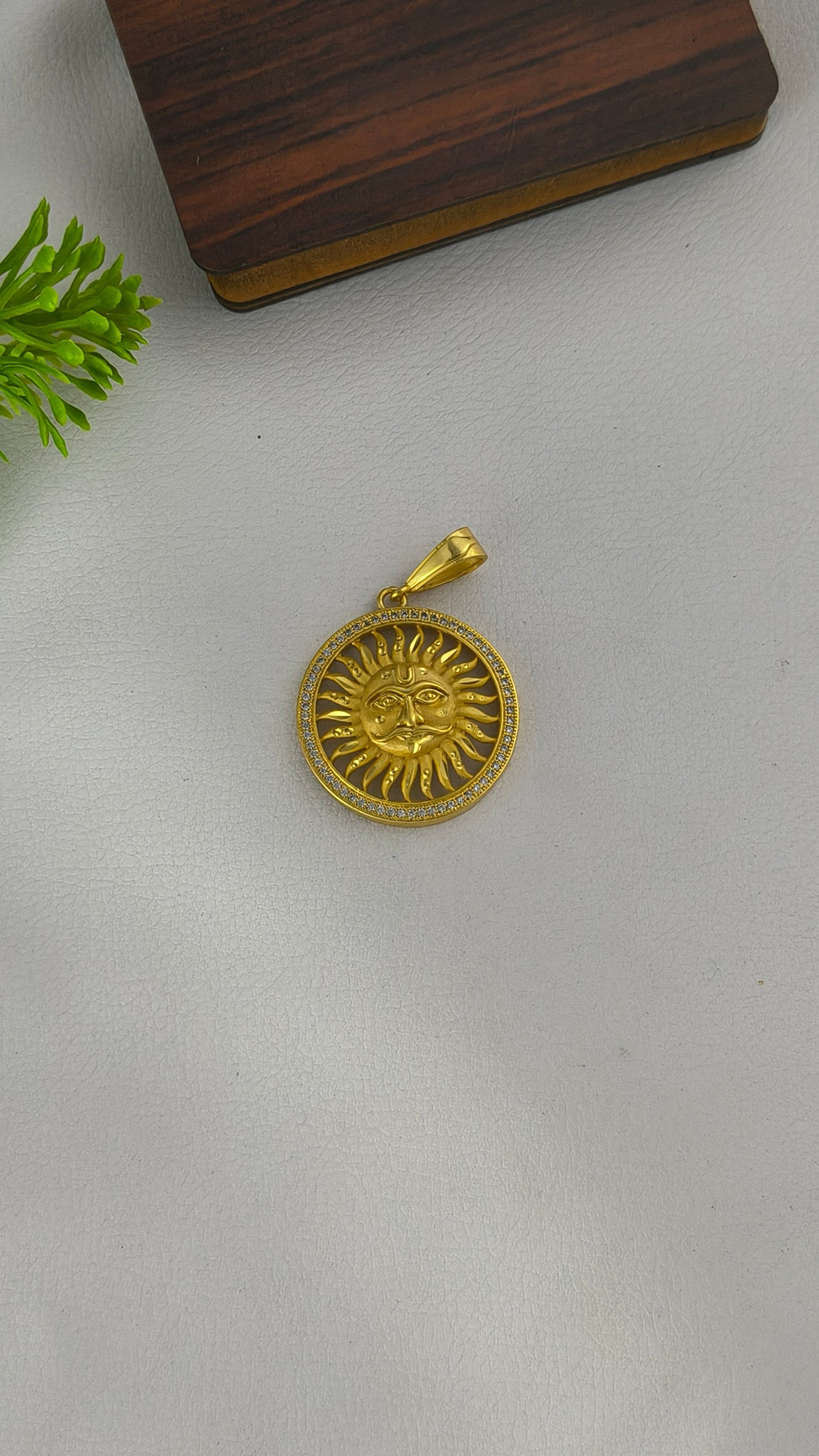 Divine Sun pendant,premium quality highly micro plated pendant from arbuda imitation.