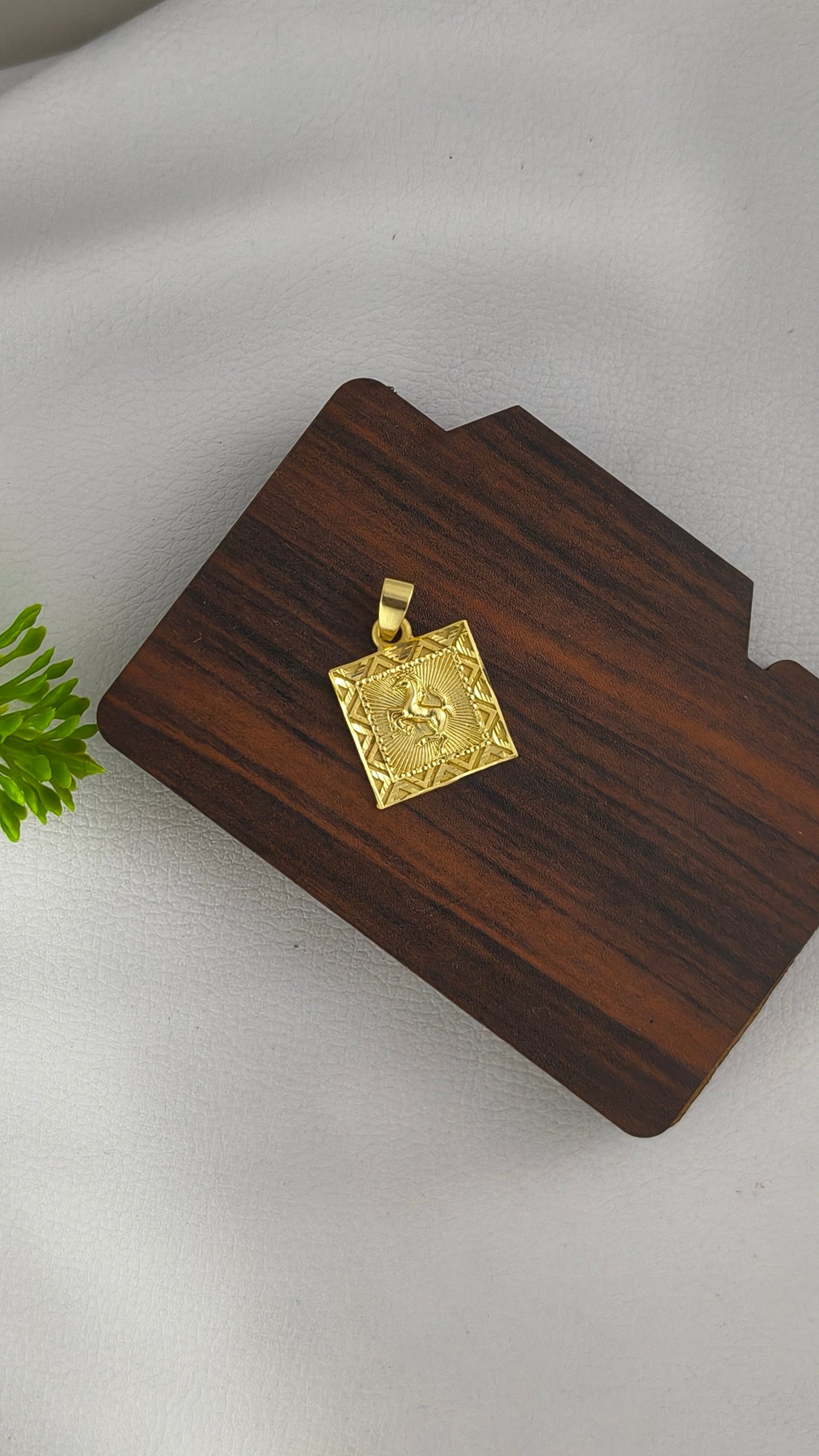 Royal Horse Pendant, Highly micro gold from arbuda imitation.