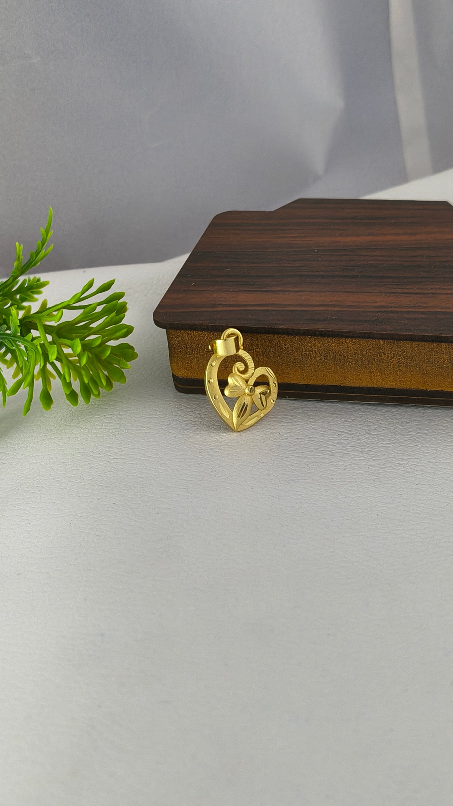 Gold Plated Floral Design Heart Pendant.