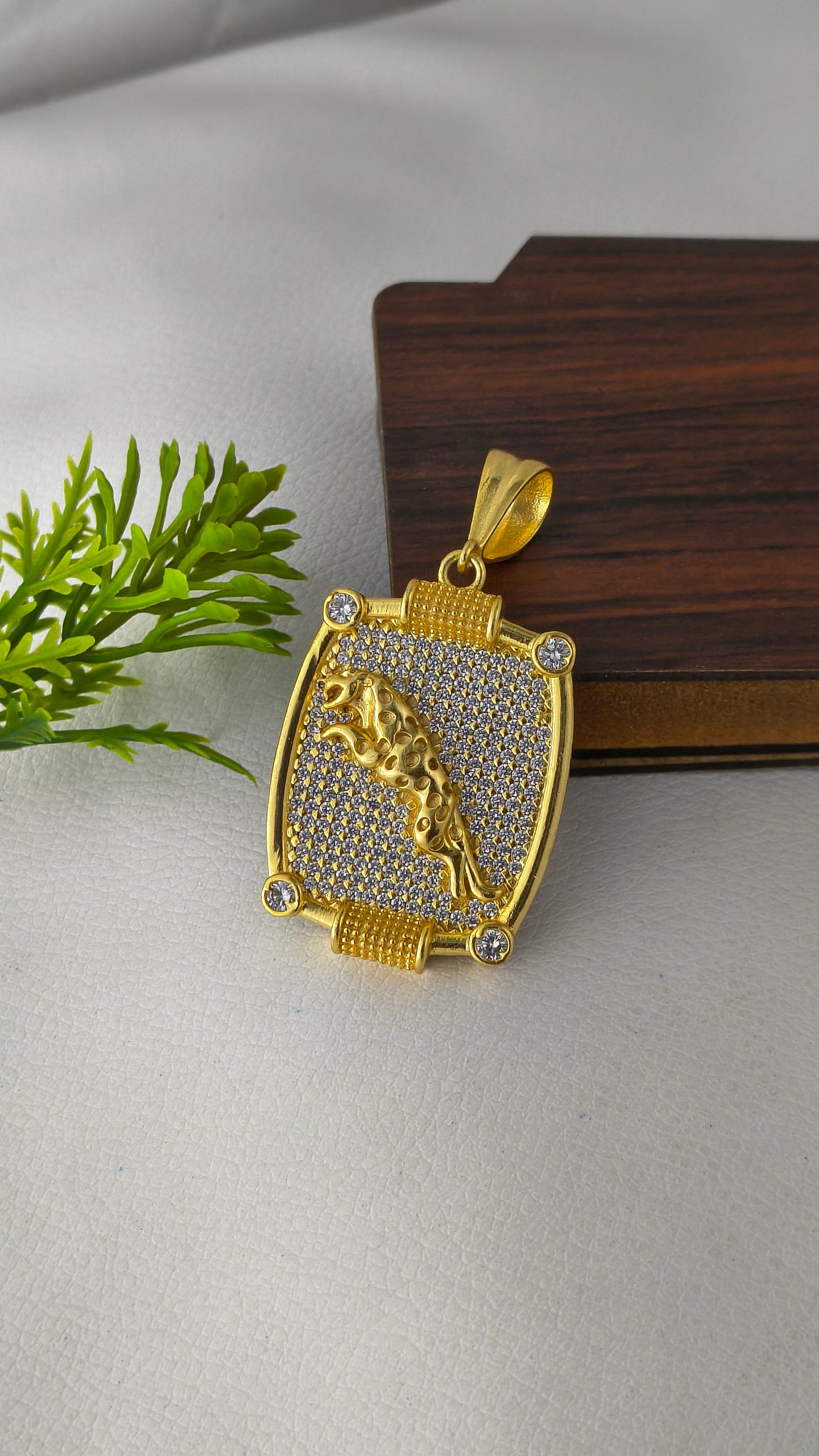 High Gold Plated Stylish Jaguar with Diamond Pendant.
