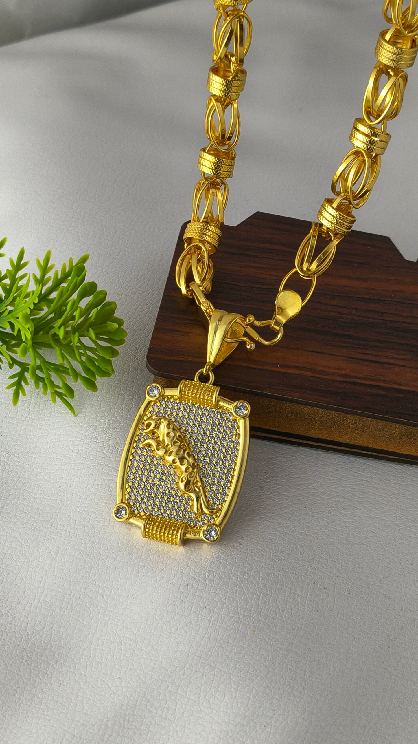 Gold-plated Jaguar Pendant with heavy chain Combo Set.