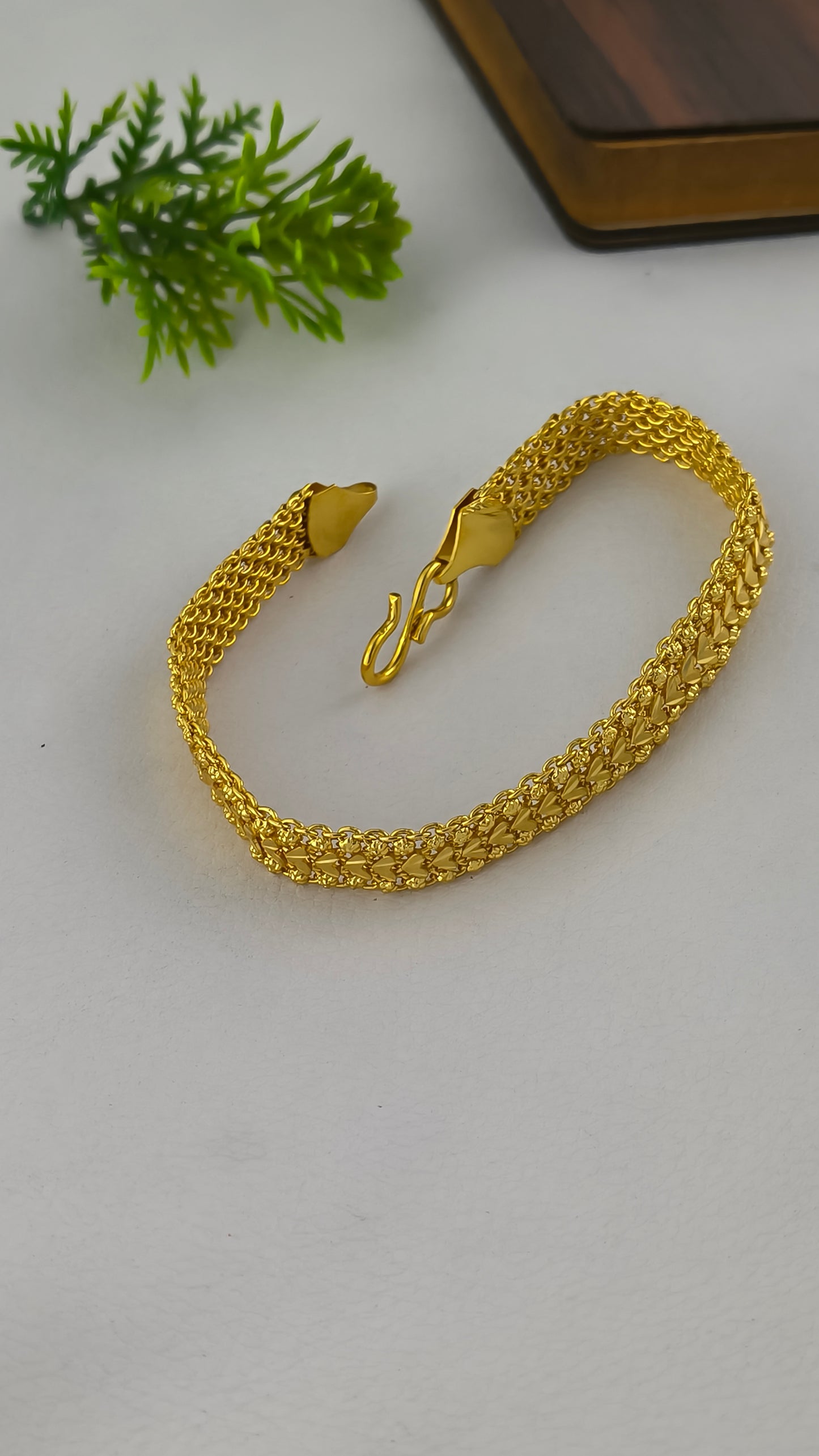 Gold plated high class design Partywear bracelet for men