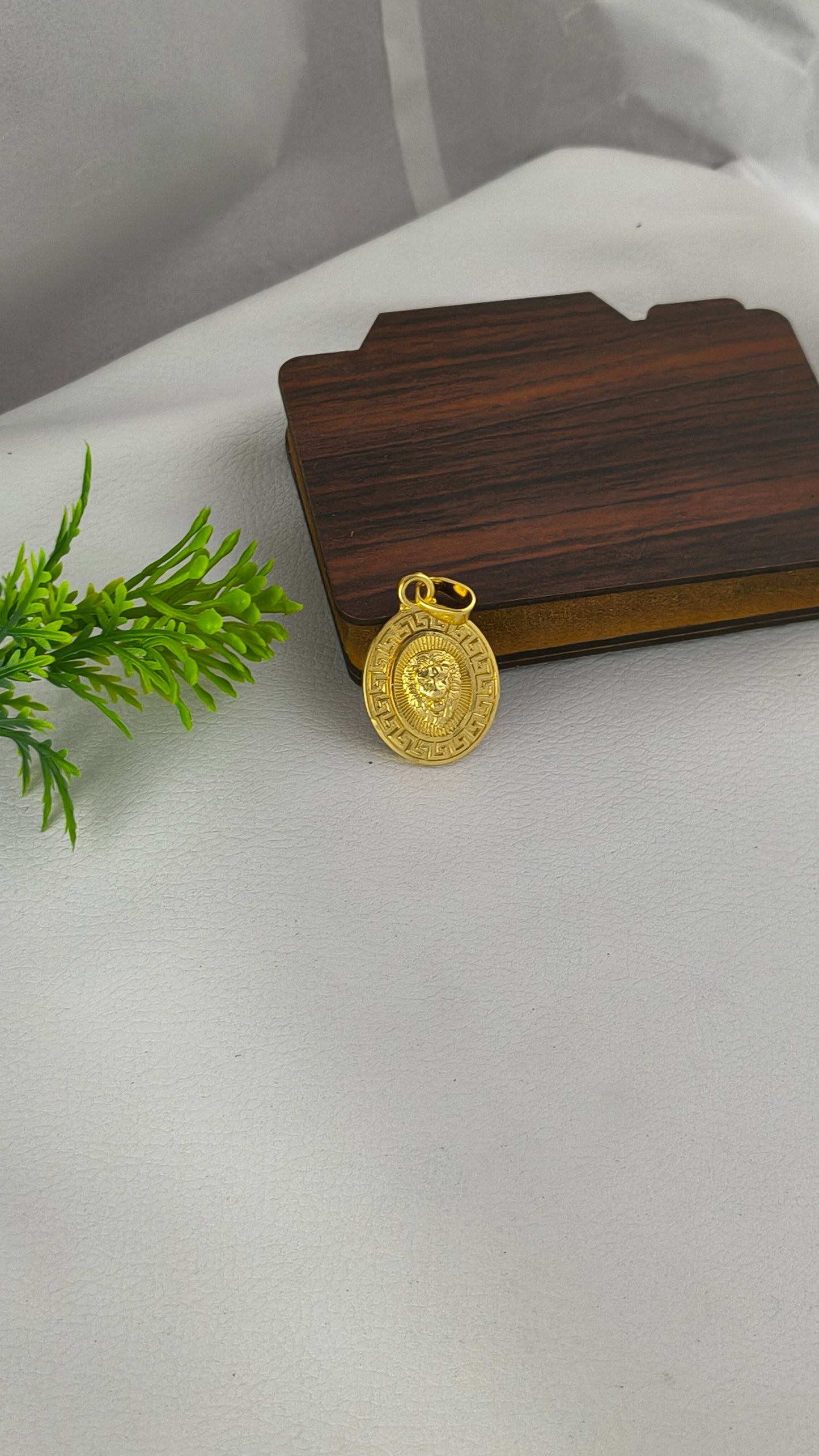 Royal Lion Face pendant,Sinh premium micro gold plated pendant from arbuda imitation