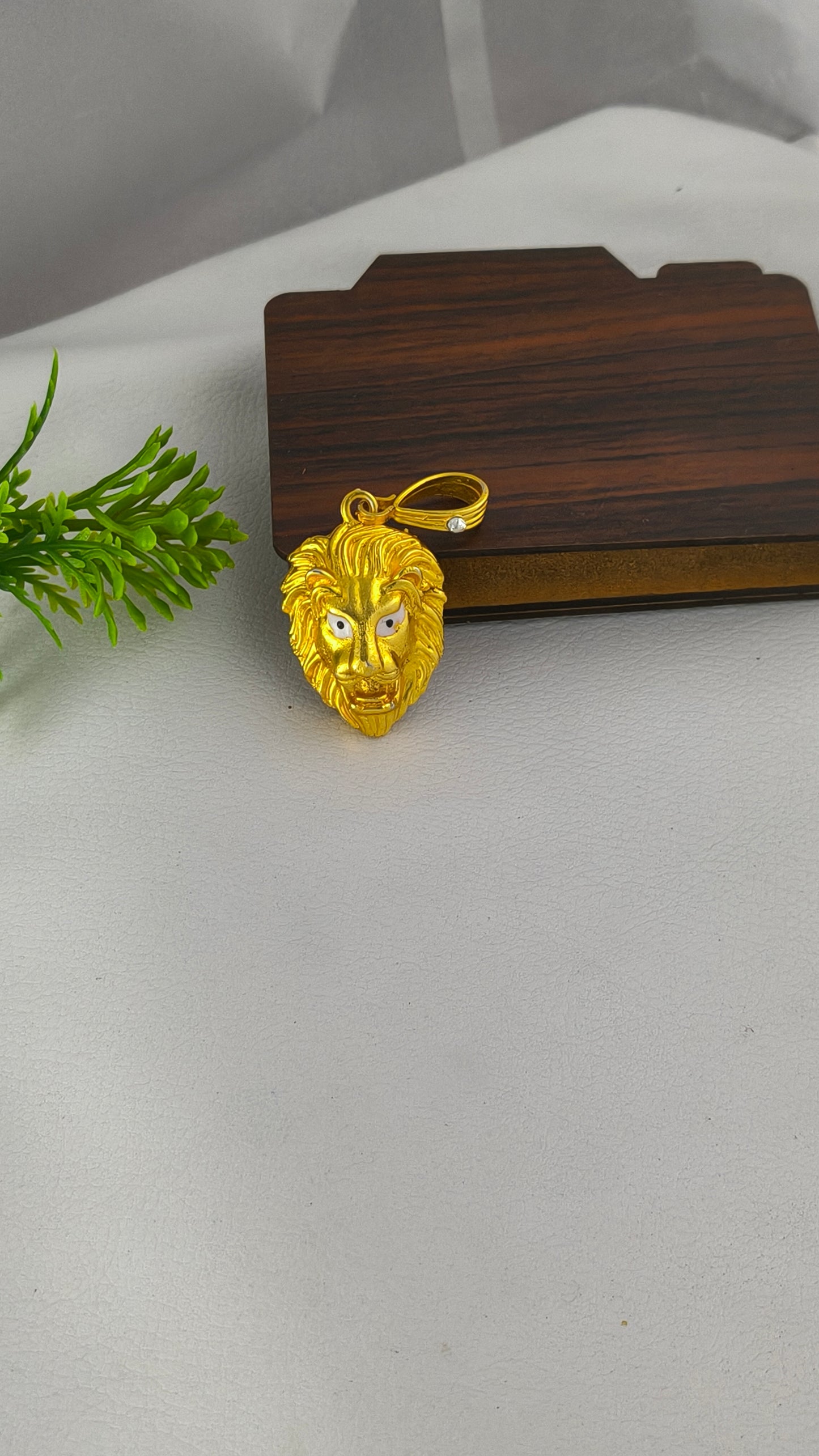 Premium Royal Lion Pendant, Highly micro gold plated pendant from arbuda imitation.