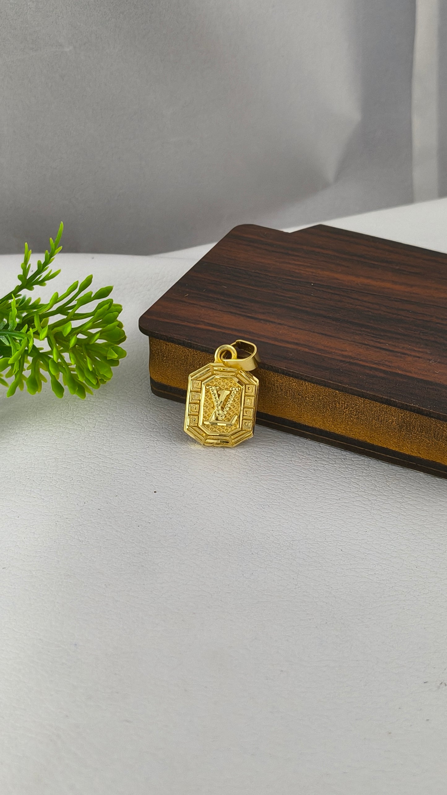 LV Luxury Pendant, Rich in micro gold plated from arbuda imitation.