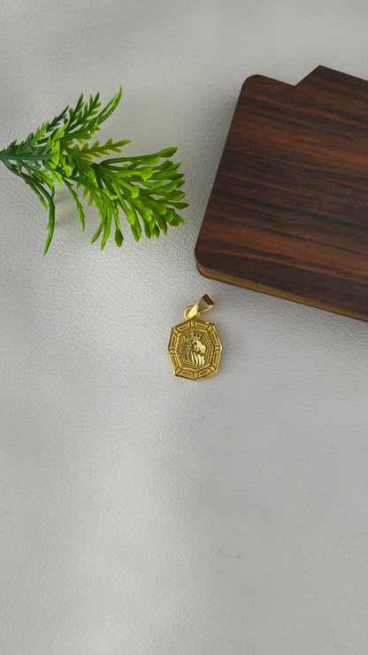 gold-plated lion face pendant from Arbuda imitation.