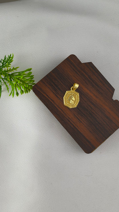 gold-plated lion face pendant from Arbuda imitation.