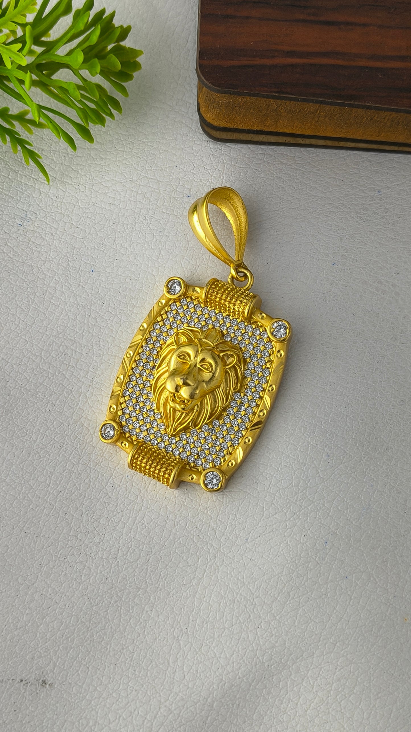 High Gold Plated Stylish Lion face with Diamond Pendant.