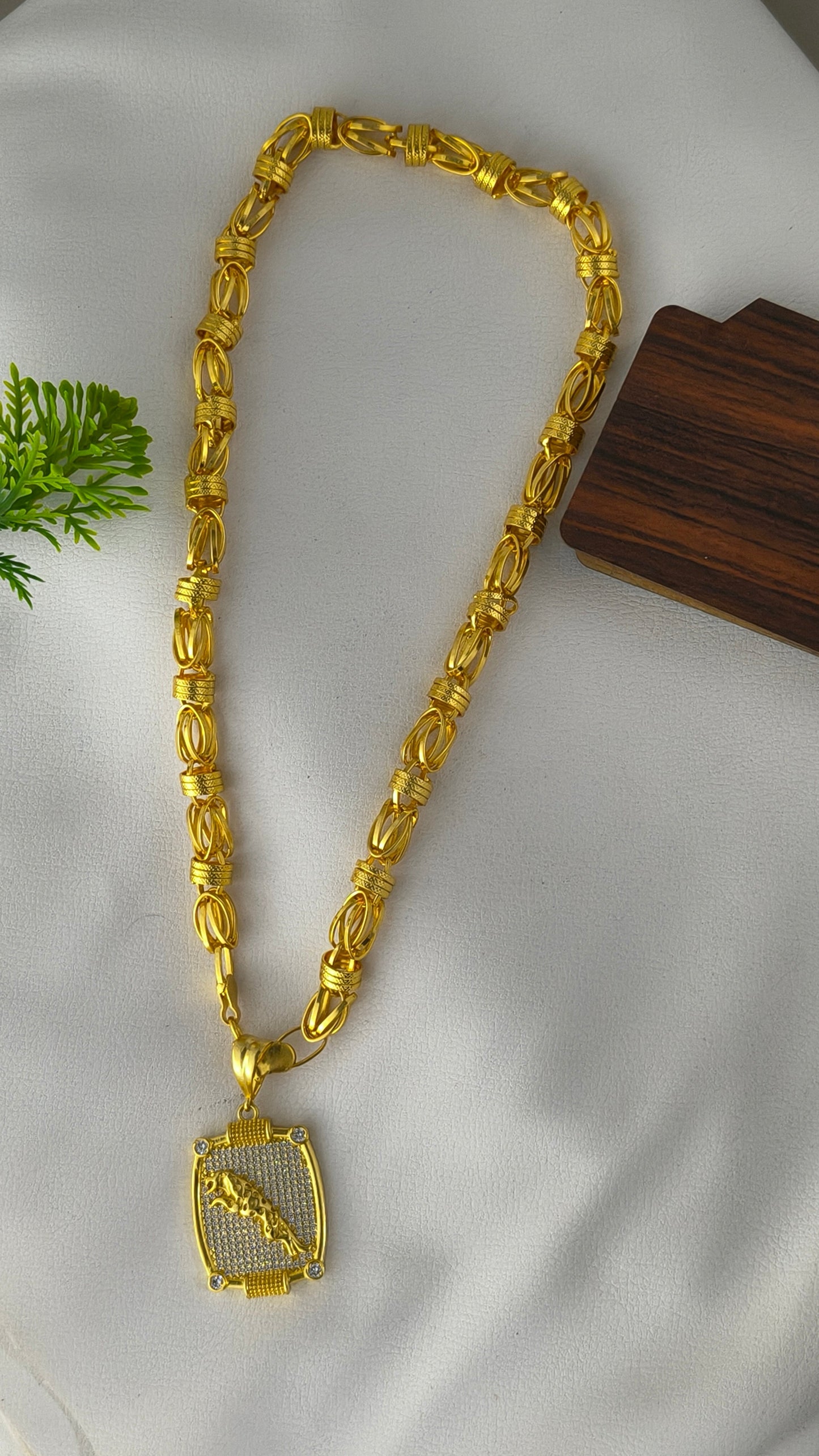 Gold-plated Jaguar Pendant with heavy chain Combo Set.