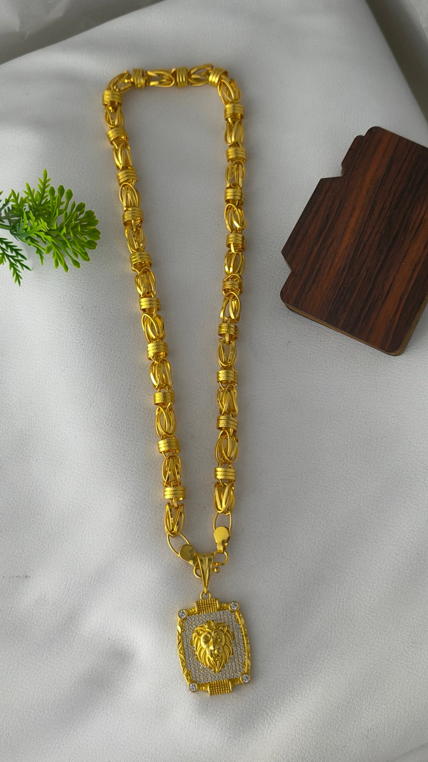 Gold-plated lion pendant with heavy chain Combo Set.